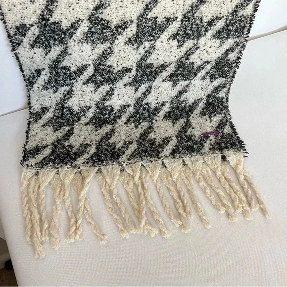 Steve Madden Jacquard Houndstooth Scarf Offwhite Black Cozy Soft - Picture 4 of 7